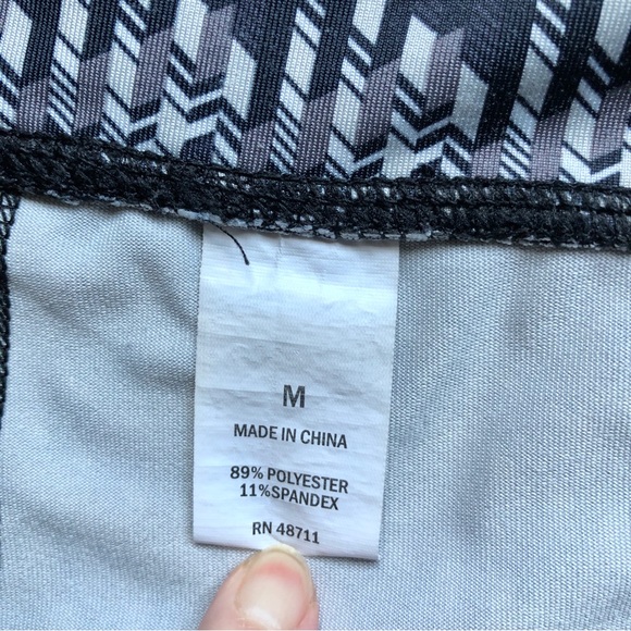 Capri Yoga Legging Pants Geometric Pattern Medium Gray Women’s - Picture 3 of 14